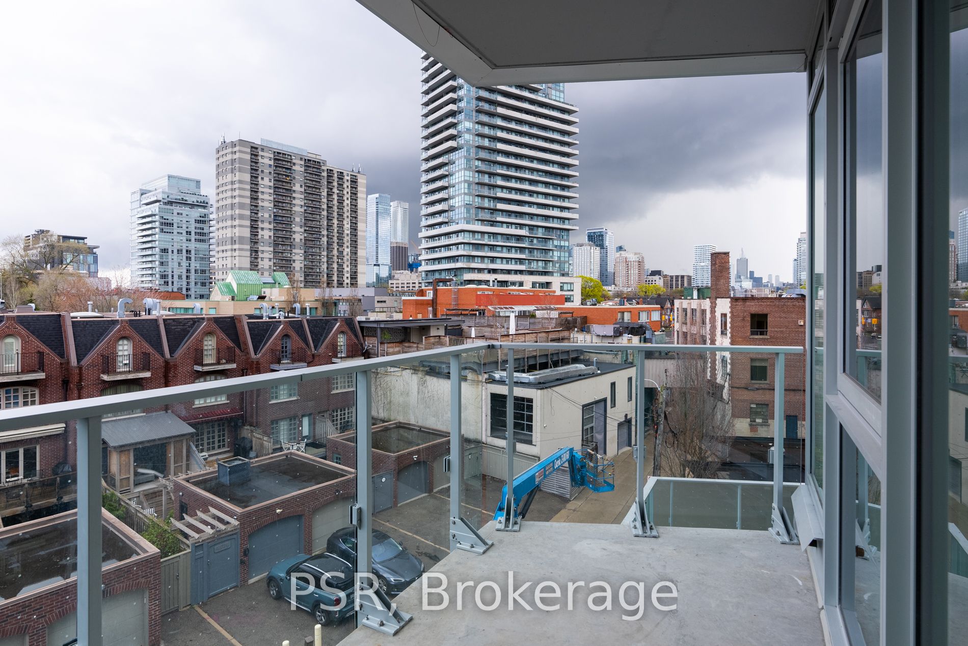 346 Davenport Rd Unit: 304