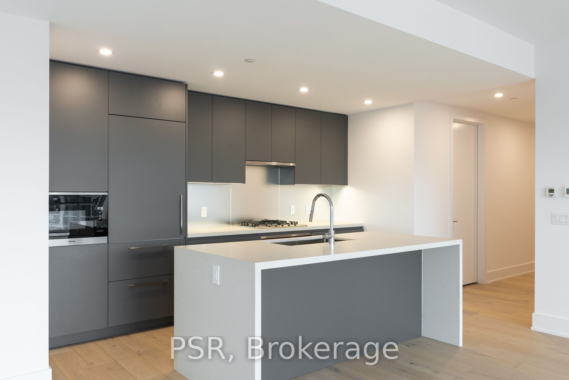 346 Davenport Rd Unit: 304
