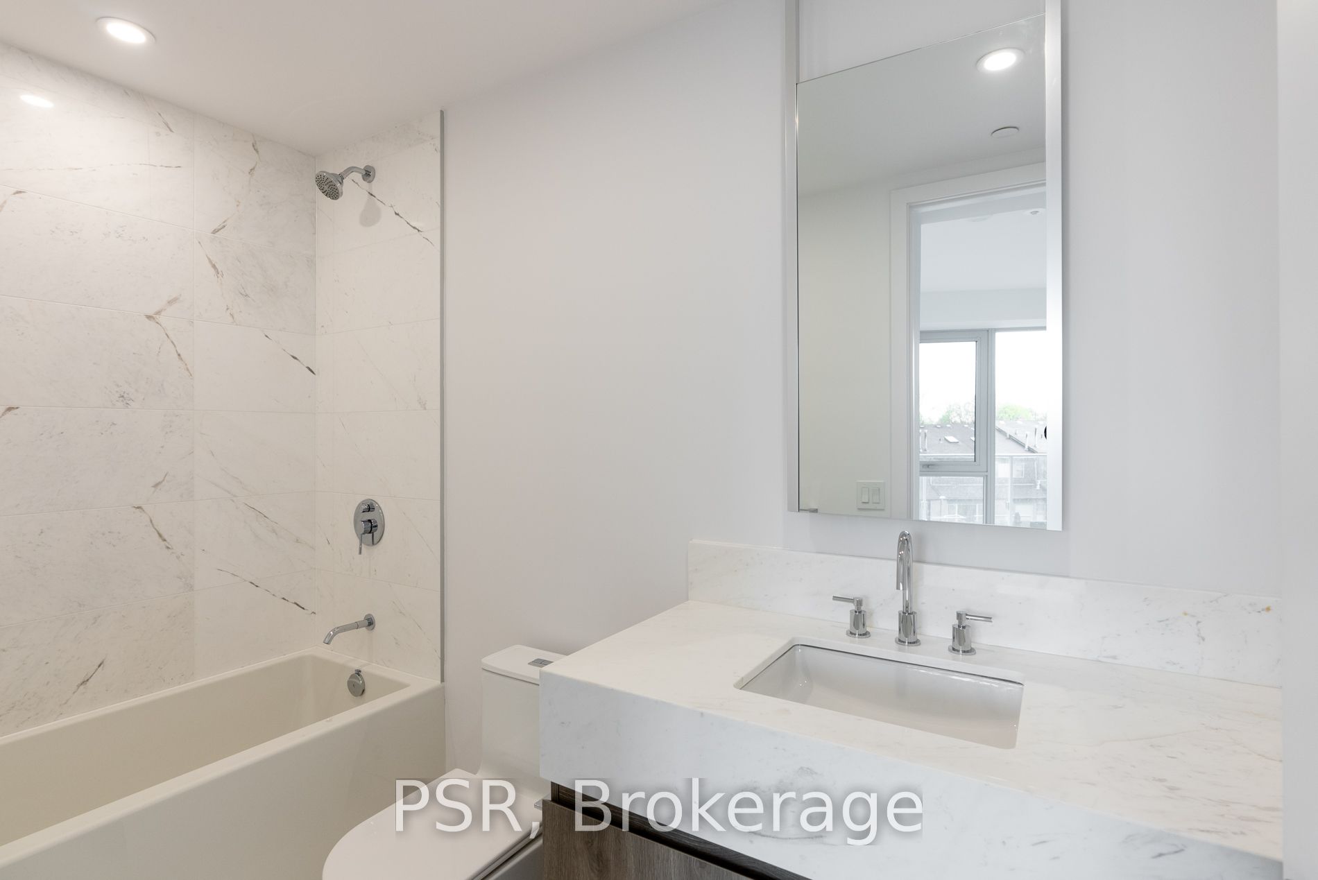 346 Davenport Rd Unit: 304